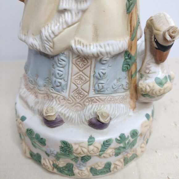 ABC Distributing 11 Inch Porcelain Musical Victorian Santa In Original Box - Picture 10 of 12